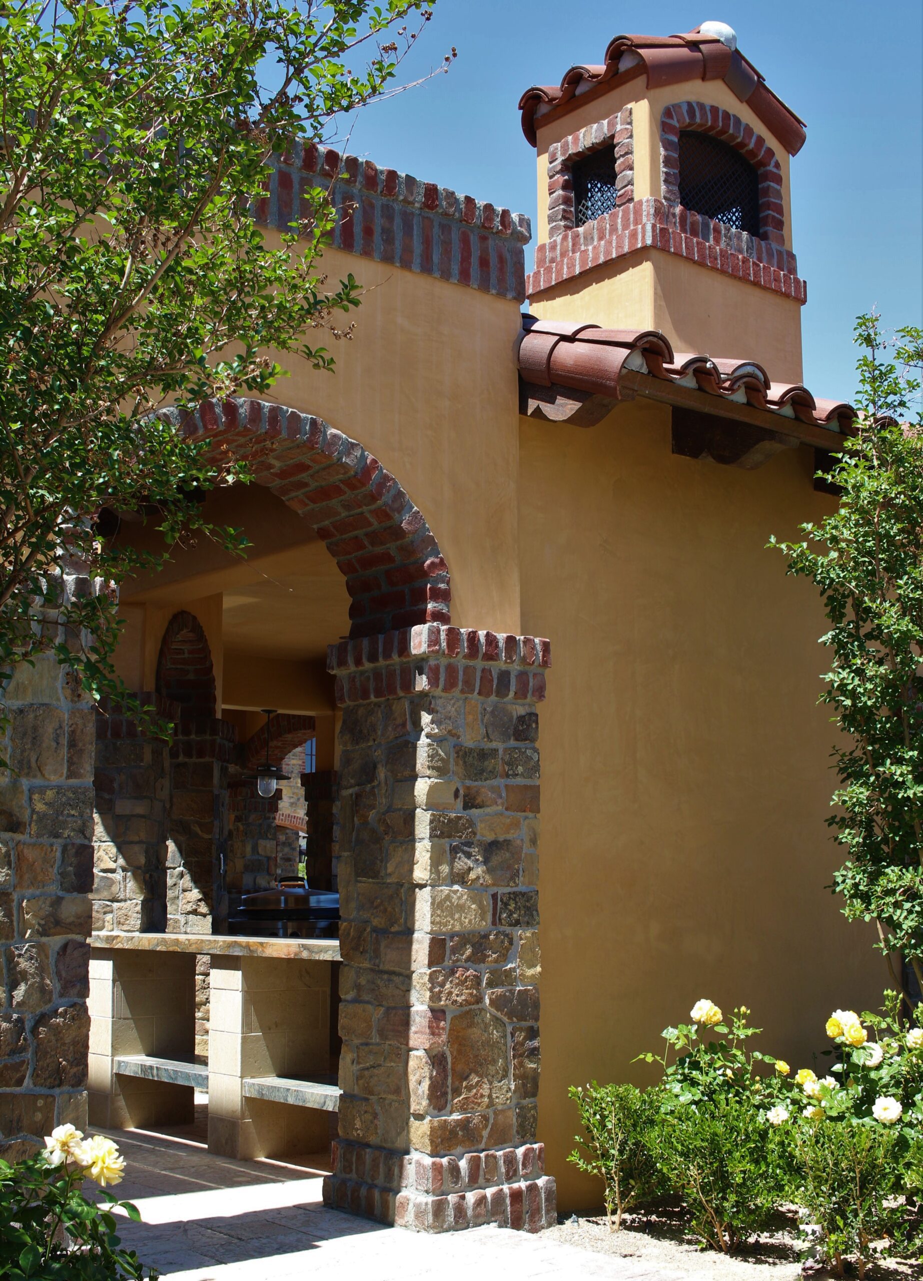 A brick building with a clock on it.